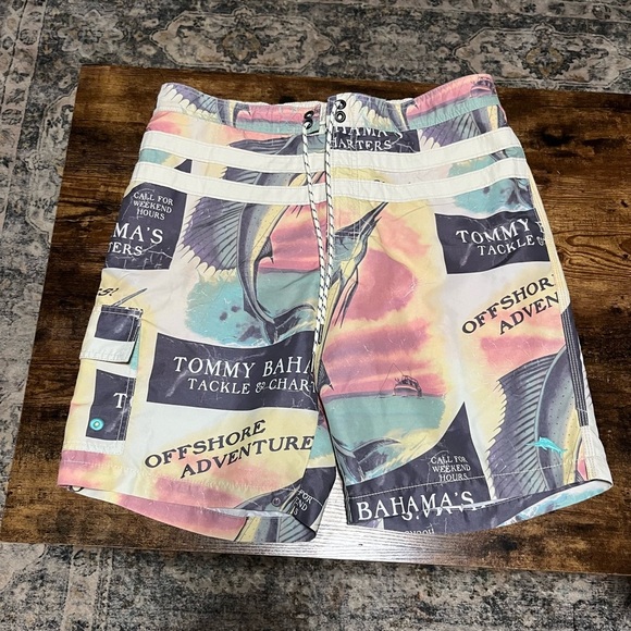 Tommy Bahama Relax Charter & Tackle Outdoor Adventures Print Board Shorts Size L - Picture 3 of 7